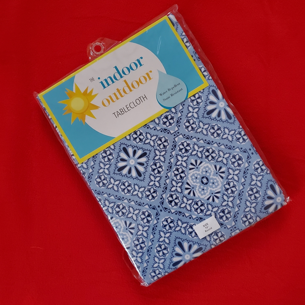 Indoor Outdoor Blue And White 70" Round Tablecloth